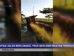 DETIK-DETIK TRUK BERMUATAN TEBU TERGULING DAN MASUK SUNGAI DI PEMALANG