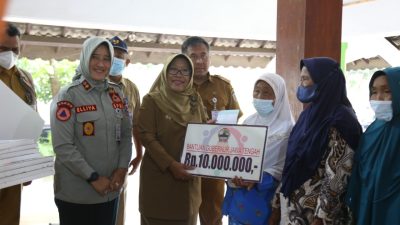 Bupati Tegal Umi Azizah Salurkan Bantuan Rp800 Juta untuk Korban Bencana
