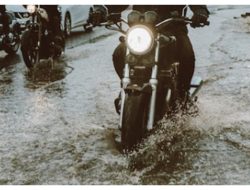 Tips Motor Terendam Banjir Agar Tetap Aman dan Hidup, Simak Cara Perbaikinya!