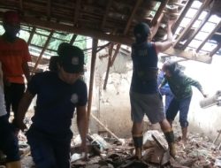 3 Hari Pasca Banjir di Jatibarang, Warga Masih Bersihkan Puing-puing Reruntuhan Bangunan