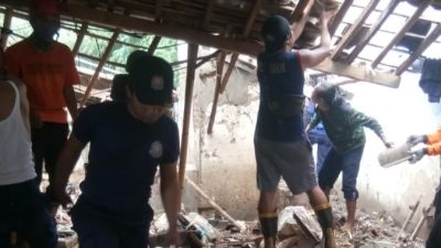 3 Hari Pasca Banjir di Jatibarang, Warga Masih Bersihkan Puing-puing Reruntuhan Bangunan