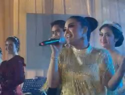 Penampilan Krisdayanti di Pernikahan Anak Mantan Bupati Brebes Tuai Pujian Warganet
