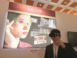 Sharp Kembangkan Prototipe Smartphon, dapat Terkoneksi Layar VR