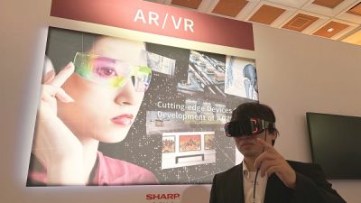 Sharp Kembangkan Prototipe Smartphon, dapat Terkoneksi Layar VR