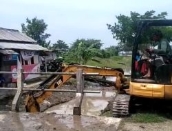 Saluran Irigasi di Depan Gedung KPT Brebes Dinormalisasi