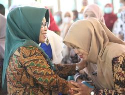 229 PNS Dilantik, Bupati Tegal Umi: Harus Sabar