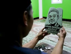 Promosi lewat Lapak Ganjar, Sandal Berukir Bikinan Lutfi Bikin Bule Australia Kesengsem