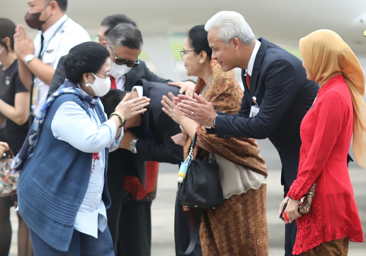 Megawati kunjungi Semarang menghadiri pelantikan wali kota Semarang.