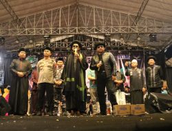 Keren! Gus Ali Gondrong Gemakan Salawat Nabi di Jantung Kota Tegal