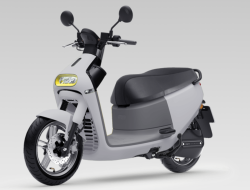 Skuter Listrik Vespa Elettrica dan Gogoro 3 Plus