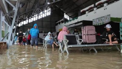 PT KAI Minta Maaf, Buntut Keterlambatan Perjalanan Akibat Banjir Semarang