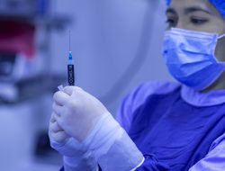 Yuk Kenali Efek Samping Vaksin Booster Kedua dan Cara Mengatasinya