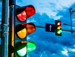 Lampu Lalu Lintas di Semarang dan Surabaya, Merahnya Menyala 5 Menit