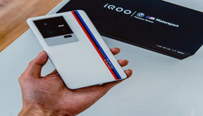 Berikut spesifikasi HP IQOO 11 Pro body ringan cocok untuk para gamers.