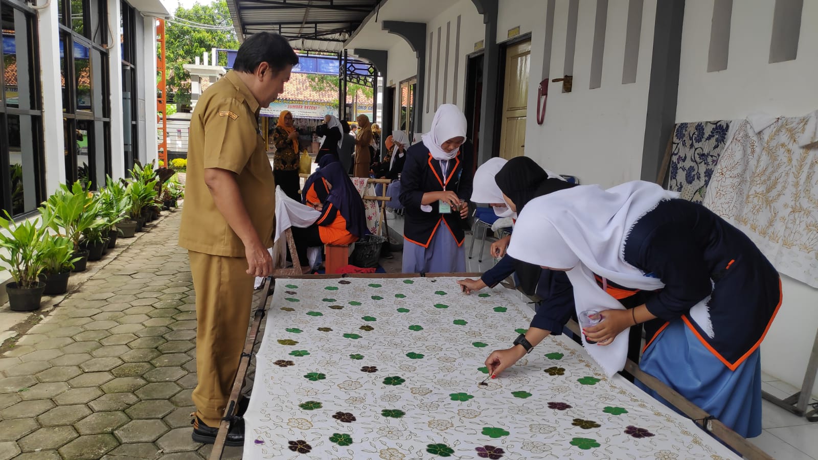 Belajar Membatik di Griya Batik Tegal