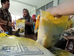 Stabilkan Harga Beras, Pemkab Brebes Gelar Operasi Pasar