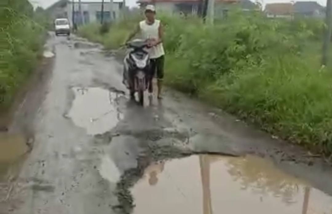 Jalan rusak