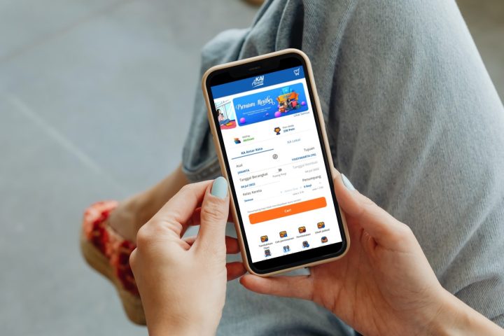 Promo tiket kereta api berhadiah umrah gratis.