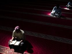 Khutbah Jumat: Kemuliaan Dalam Agama Islam Adalah Bertakwa