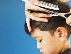 10 Model Rambut Tipis Anak Laki-laki, Sesuaikan Bentuk Wajah