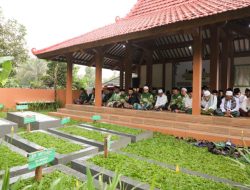 1 Abad NU, Ribuan Nahdliyin Ziarahi Makam Kakek Ganjar di Purbalingga