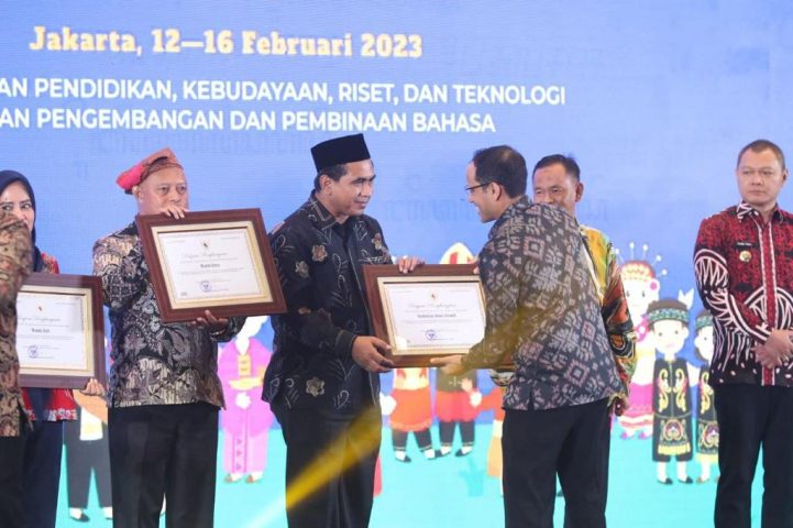 Penghargaan berbahasa Jawa setiap Kamis.