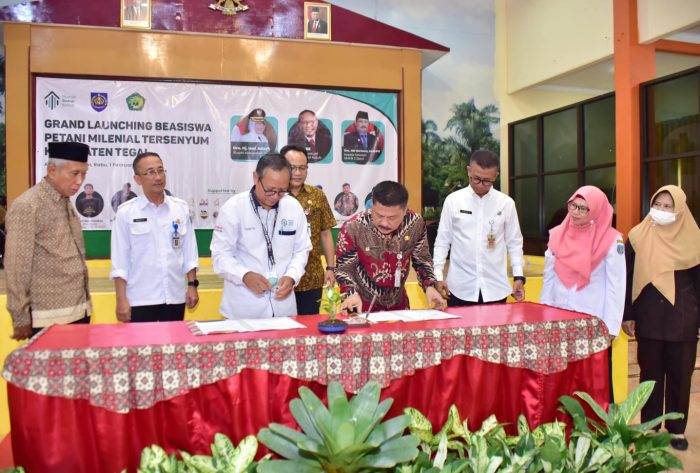 Beasiswa Petani Milenial Tersenyum