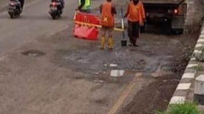 Hati-hati Lewat Pantura Brebes, Banyak Lubang di Tengah Jalan