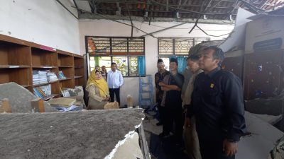 Plafon SD Ambrol Sendiri