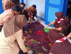 Belajar Berkebhinekaan, Pelajar SMP di  Tegal Membuat Batik Tegalan