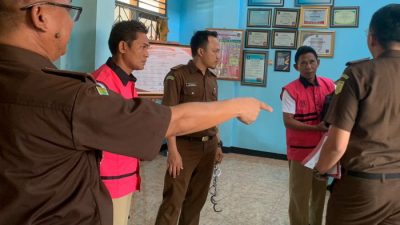 Kades Glandang dan Bendaharanya Ditahan Kejari Pemalang.