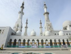 6 Fakta Menarik Masjid Raya Sheikh Zayed Solo, Nomor 2  Pasti Bikin Anda Takjub