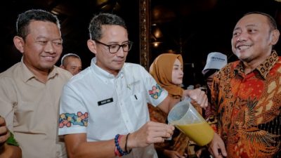 Sambangi Tegal, Menteri Sandiaga Uno Terima Tantangan Meracik Jamu