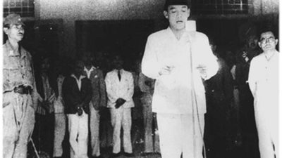 Pembacaan proklamasi kemerdekaan oleh Ir. Sorekarno, 17 Agustus 1945