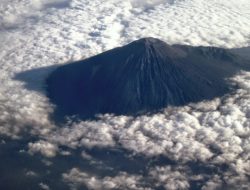 2 Fakta Gunung Slamet, Gunung Tertinggi di Pulau Jawa Setelah Semeru