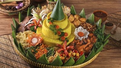 Nasi tumpeng